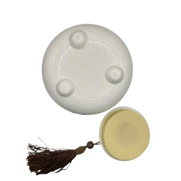 Chinese Ceramic Tea Caddy with Blue Crane Design Airtight Lid with Tassel - Picture 11 of 15